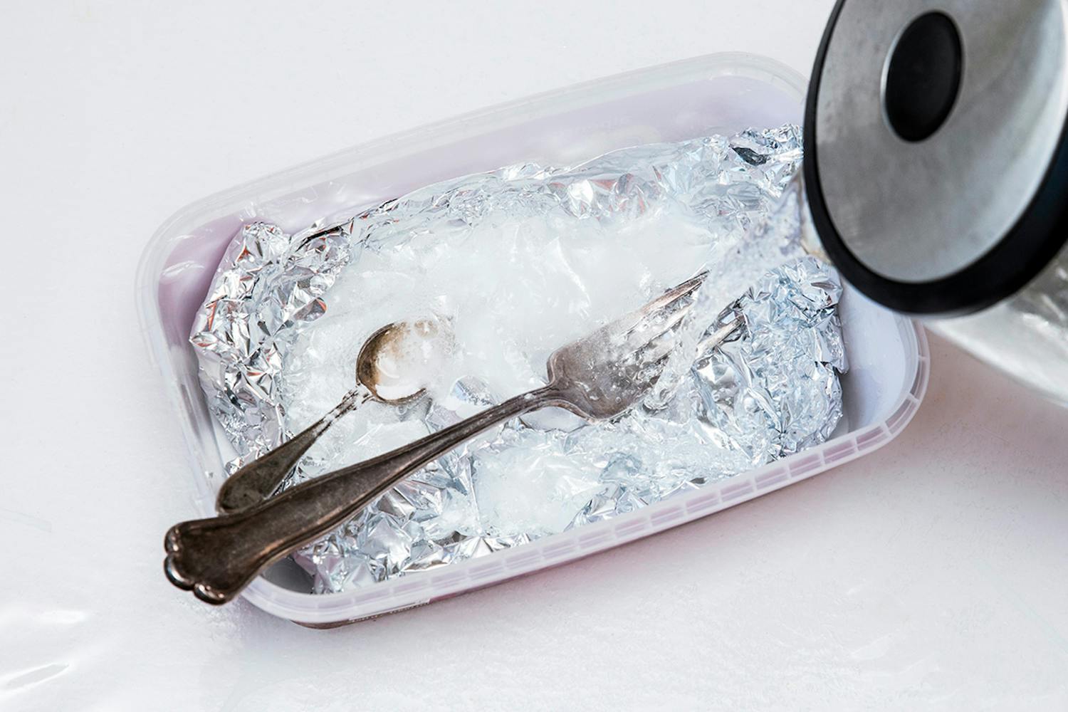 Ruokasooda hopean puhdistus Hopean puhdistus folio